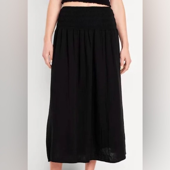 Old Navy Dresses & Skirts - Old Navy Crinkle Gauze Black Smocked Waist Maxi Skirt 100% Cotton M